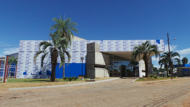 Dos 35 bilhões de investimentos no MS, 50% fica em Três Lagoas, diz Longen Entrada da nova sede do Sesi que possui área edificada de 15 mil metros quadrados e foram investidos em R$ 56,7 milhões, dos quais: R$ 33,3 milhões foram aplicados no Novo Sesi, enquanto R$ 23,4 milhões são para o ISI Biomassa (Foto: Ricardo Ojeda)