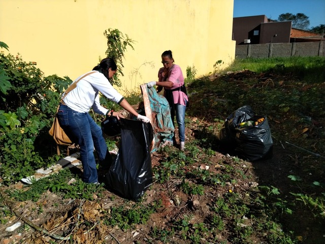 Agentes de Endemias fazem mutirão contra o Aedes nos bairros mais infestados do mosquito em Três Lagoas Agentes trabalharam na localização e eliminação dos focos do mosquito da dengue. Foto: Divulgação