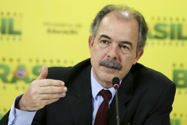 Fies adotará seleção com nota de corte e opção de mudança de curso Ministro da Educação, Aloizio Mercadante durante coletiva de imprensa