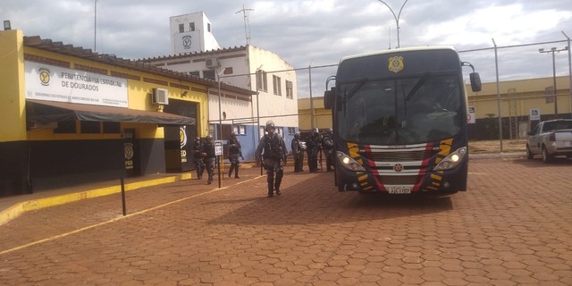 Preso é encontrado enforcado na penitenciária de Dourados Tropa de choque deixou a PED no final da manhã de hoje após pente-fino nas celas (Foto: Cido Costa/Dourados News)
