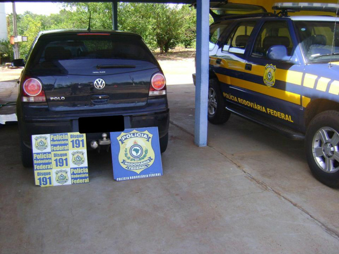 Dois veículos roubado foram recuperados no mesmo dia pela a Polícia Rodoviária Federal na BR 262 
Foto: PRF