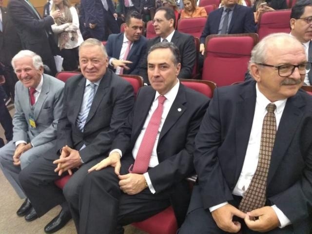 Fakes e discurso de ódio são risco à democracia, diz ministro do STF em MS O o ministro do STF (Supremo Tribunal Federal) e vice-presidente do TSE (Tribunal Superior Eleitoral), Luiz Roberto Barroso é o homenageado do evento (Foto: Leonardo Rocha)