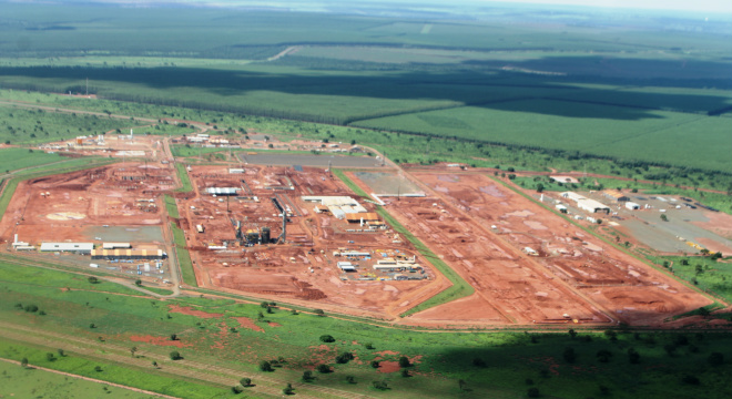 Vista geral do canteio de obras da fábrica de fertilizantes da Petrobras em imagem feita no dia 17 de janeiro deste ano (Foto: Ricardo Ojeda)