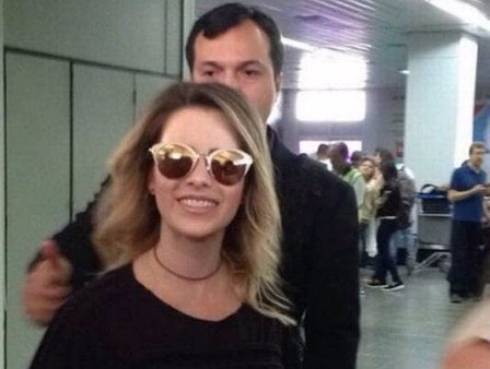 Fã puxa cabelo de Sandy em aeroporto de Sergipe Foto: Reprodução/Instagram