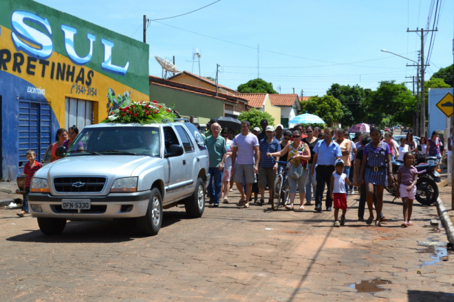 Confira as fotos do velório das vítimas do acidente do curtume População de Bataguassu acompanhou cortejo realizado a vítimas fatais do acidente
Foto: Cidades na Web