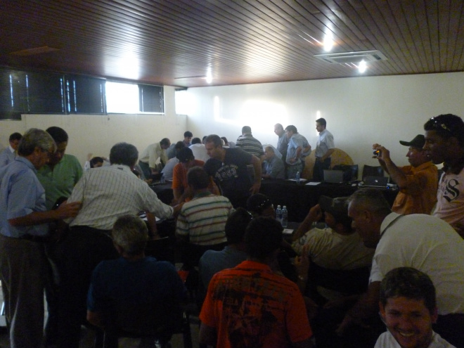 A negociação durou cerca de 5 horas e uma assembléia com os funcionários ficou marcada para amanhã 
Foto: Cristiane Vieira 
