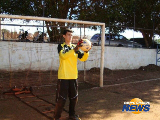 Com 1,86m aos 12 anos, goleiro campo-grandense vai para o Santos Goleiro Carlos Júnior
Foto: Divulgação