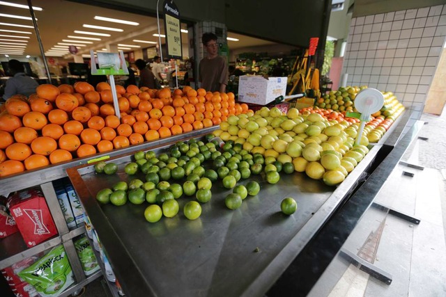 Universidade cria técnica que identifica uso de agrotóxicos em frutas Fabio Rodrigues Pozzebom/Agênci