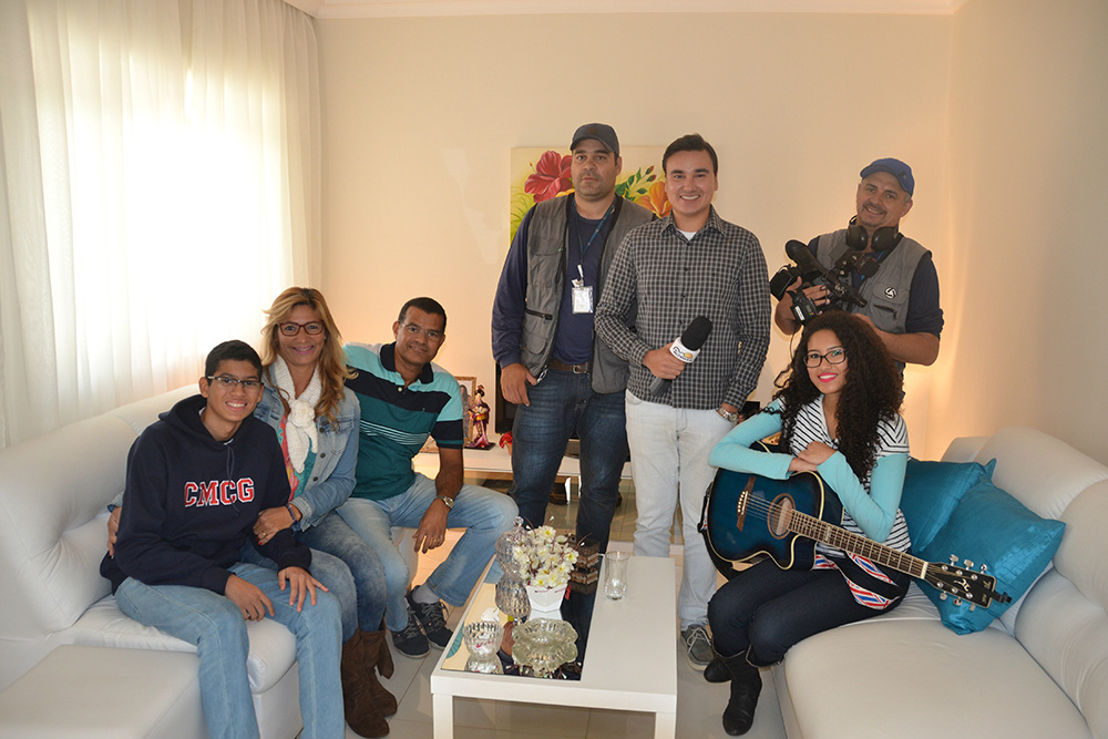 Programa “Meu Mato Grosso do Sul” grava com vencedora do concurso Talentos do Bairro. (Foto: Assessoria)