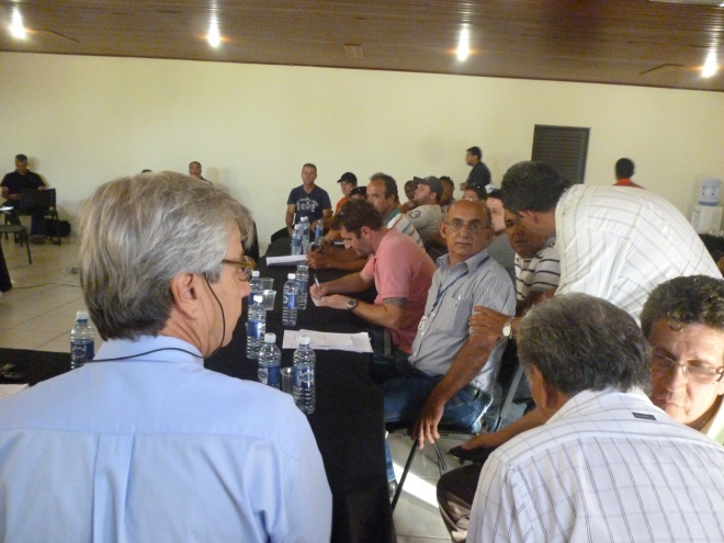 Paralisação de trabalhadores no canteiro de obras da Eldorado chega ao fim Os representantes das empreiteiras durante negociação
Foto: Cristiane Vieira