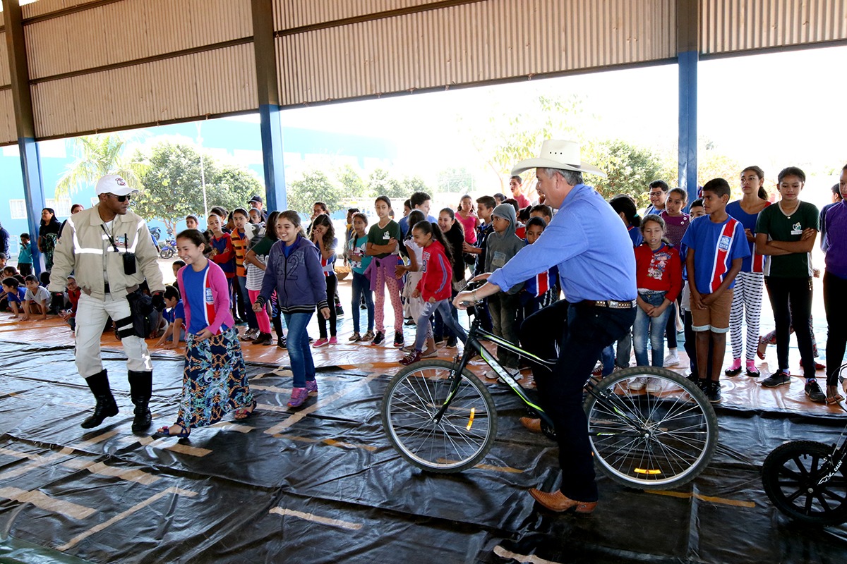 Educação para o Trânsito é levada aos alunos da Escola Marlene de Noronha Ação contou com a presença do prefeito de Três Lagoas, Angelo Guerreiro. (Fotos: Assessoria).