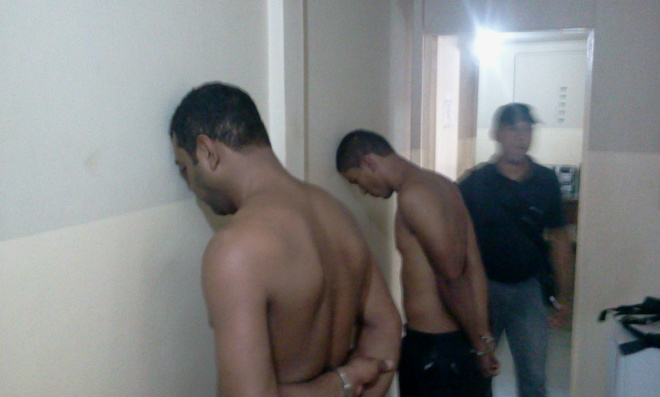 Dois suspeitos foram detidos nas primeiras horas da manhã (Fotos: Ricardo Ojeda)