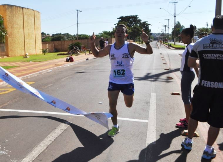 Atletas da Sejuvel ficam em primeiro lugar em corrida de Santa Fé do Sul – SP Os competidores conseguiram o primeiro lugar em três categorias, além de um segundo lugar na categoria 30 a 40 anos. (Foto: Assessoria)