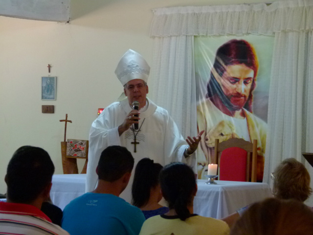 Católicos celebram um ano da posse do Bispo Dom Luiz Knupp Dom Luiz é o quarto Bispo a conduzir a Diocese de Três Lagoas. (Foto: Assessoria)