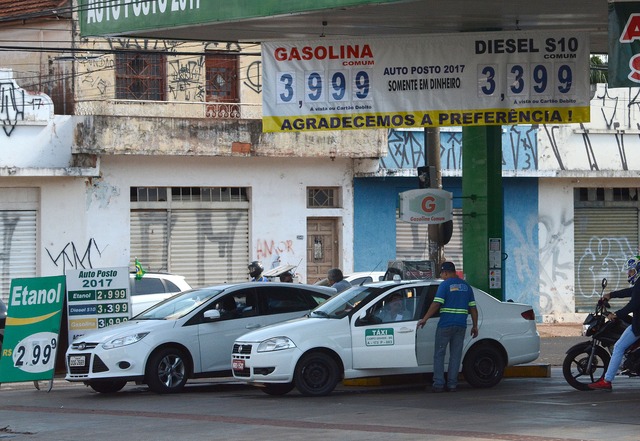 Órgão vai cobrar prometida redução no valor do combustível - Foto: Bruno Henrique/Correio do Estado