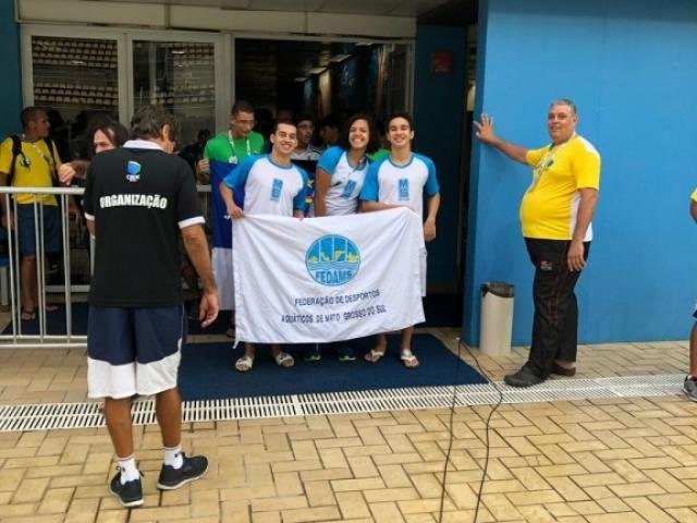 Jovens atletas de MS participam de seletiva de natação no Rio de Janeiro Os alunos integram a integram a seleção da FEEMS (Federação de Esportes Escolar) e FEDAMS (Federação de Desportos Aquáticos de MS). (Foto: Divulgação)
