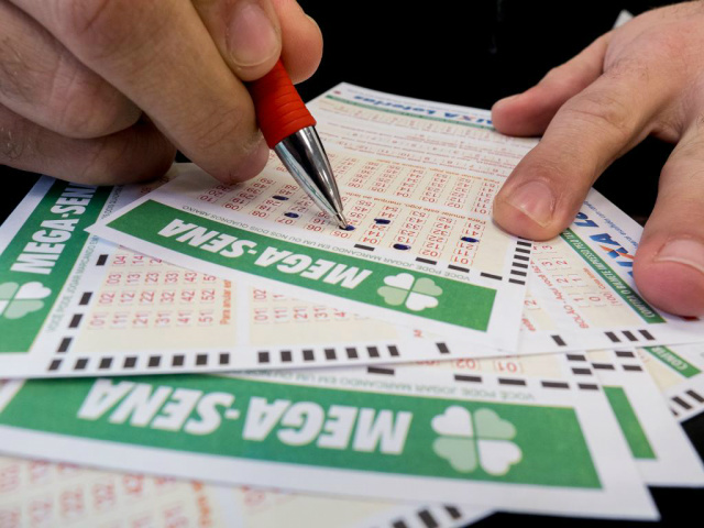 Mega-sena poderá pagar R$ 14 milhões nesta terça-feira Resultado será divulgado a partir das 19 horas, desta terça-feira. (Foto: EBC)