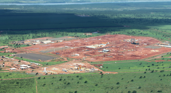 Vista aérea das obras do complexo industrial da Petrobras, em imagem feitas no dia 17 de janeiro (Foto: Ricardo Ojeda)