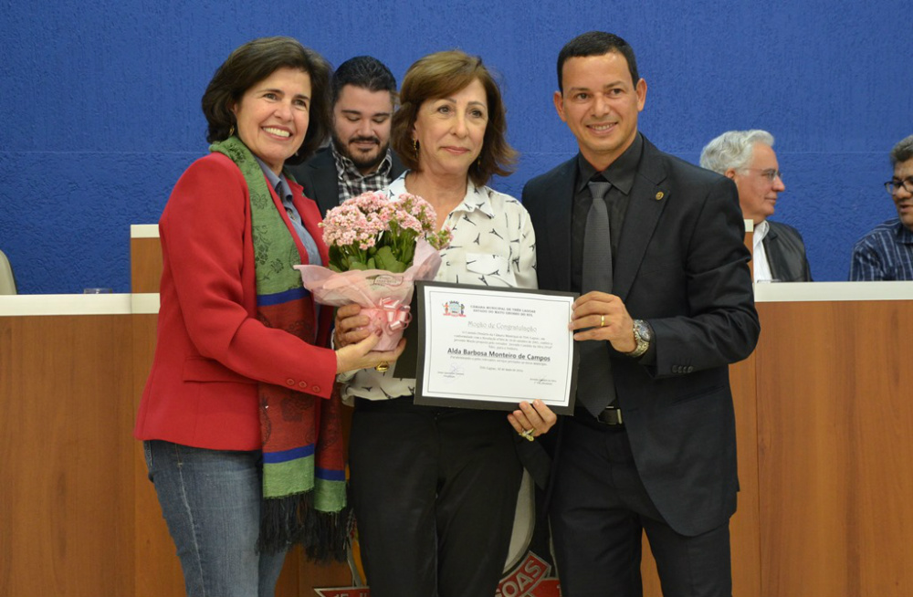Prefeita Marcia Moura participa da entrega de título de cidadão e moção de congratulação Sessão solene contou com a participação de amigos e familiares dos homenageados. (Foto: Assessoria)