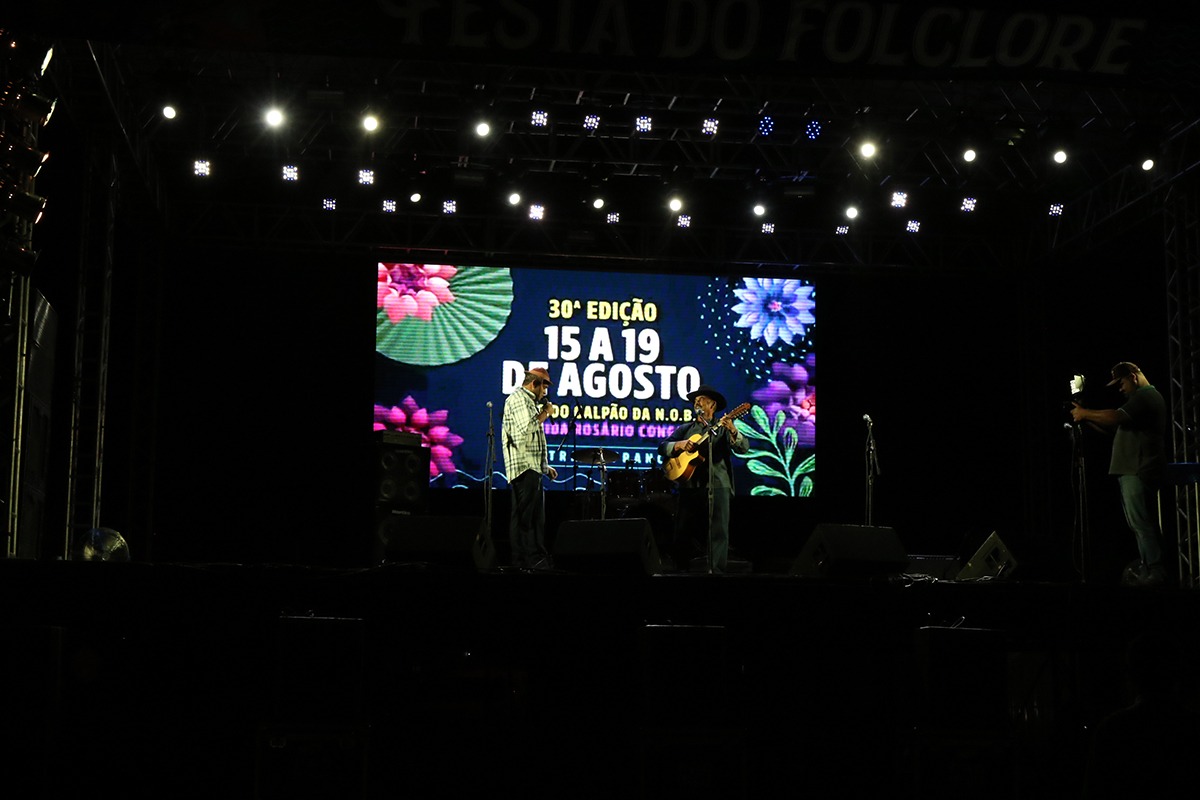 População elogia primeiro dia da 30ª Festa do Folclore de Três Lagoas População elogia primeiro dia da 30ª Festa do Folclore de Três Lagoas. (Fotos: Assessoria).