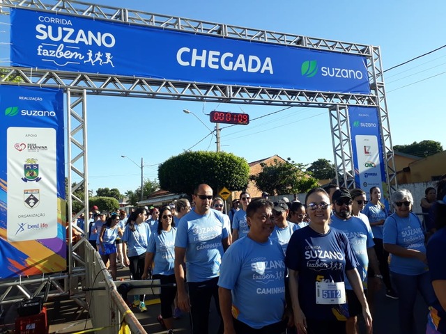 Mais de mil pessoas participam da Corrida Suzano Faz Bem nesta manhã A família três-lagoense esteve nas ruas hoje para correr e caminhar em prol da caridade. Foto: Luciana Navarro