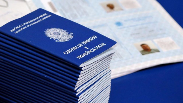 Com reforma trabalhista, patrão pode descontar até tempo de troca de roupa Com reforma trabalhista, patrão pode descontar até tempo de troca de roupa