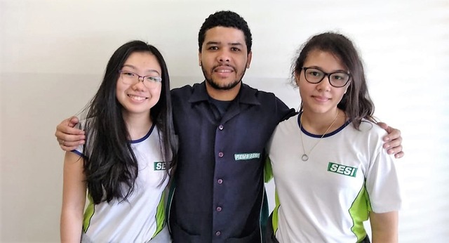 Escola do Sesi de Três Lagoas é classificada para 2ª fase da Olimpíada Brasileira de Física As xarás Natália Costa Sartorelli e Natália Yumi frequentam as aulas juntas, no 9ª ano (Foto/Assessoria)