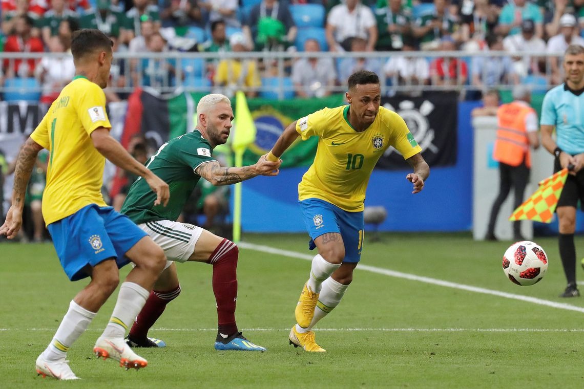 Brasil segura o ataque mexicano e vence por 2 a 0 Brasil segura o ataque mexicano e vence por 2 a 0