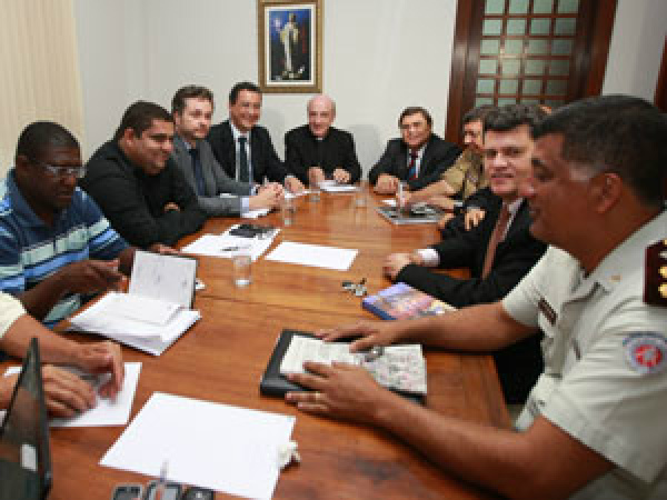 Reunião sobre greve conta com presença de Dom
Murilo Krieger
Foto: Divulgação/Secom