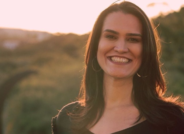 Oficial de Justiça grávida de 8 meses morre após passar mal no Fórum de Sorocaba Natália Cesco morreu após passar mal no trabalho em Sorocaba — Foto: Reprodução/Facebook