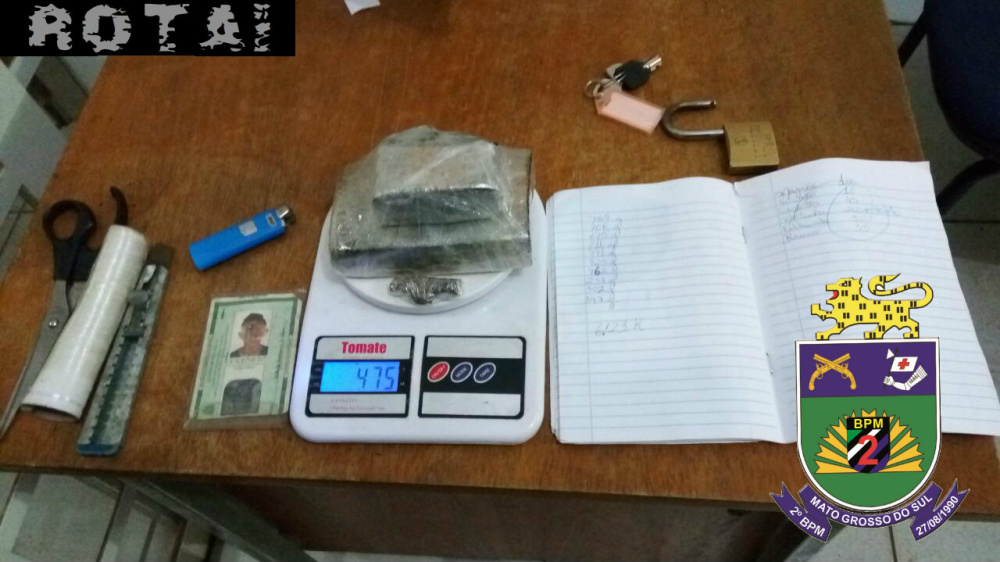 No dia 02 de maio (segunda), por volta das 21h05 os policiais militares do 2º BPM prenderam um jovem em flagrante por tráfico de drogas. (Foto: Assessoria)