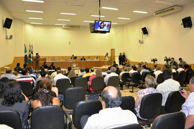Prefeita abre trabalhos da Câmara com mensagem ao Legislativo Em seu pronunciamento, Márcia Moura relatou as principais ações de sua administração no exercício de 2011 e perspectivas dos principais investimentos para 2012, principalmente em obras de infraestrutura, saúde, educação e cultura, assistência social e esportes.
Foto: Assessoria
