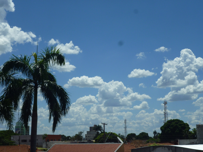 Céu claro e com poucas nuvens em Três Lagoas
Foto: Sidnei Ramos