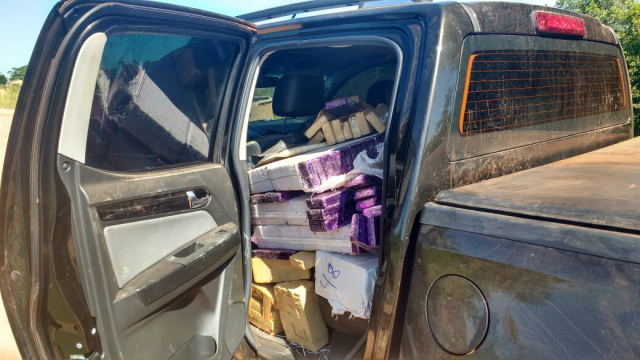 Base policial de Três Lagoas apreende mais de uma tonelada de maconha em rodovia A droga estava no interior do veículo e no compartimento de carga. (Foto: 14º BPMRv)
