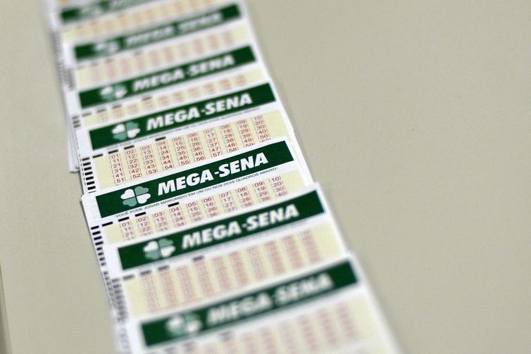 Ninguém acerta as dezenas da Mega-Sena e prêmio vai a R$ 63 milhões Marcello Casal Jr./Agência Brasil