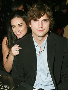 Ashton Kutcher e a mulher, Demi Moore (Foto: Divulgação/Google)