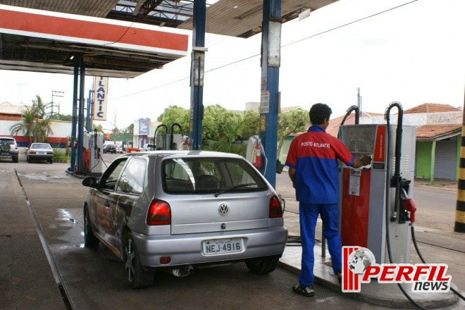 Frentistas de Três Lagoas podem ter piso salarial de R$ 900 Frentistas de Três Lagoas podem ser beneficiados com o reajuste salarial
Foto:Arquivo