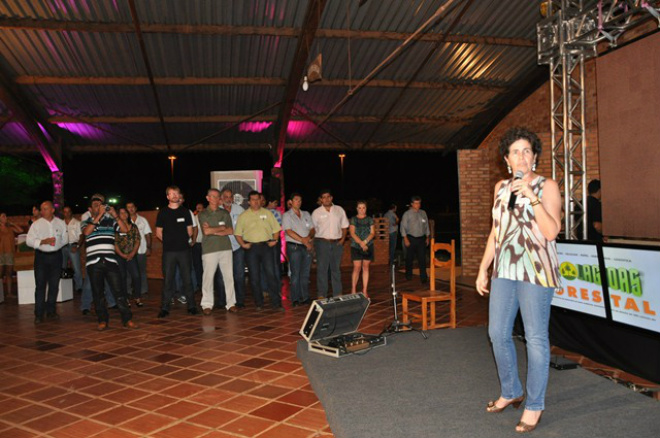 Márcia Moura participa de encontro de expositores Márcia Moura durante discurso
Foto: Assessoria de Comunicação