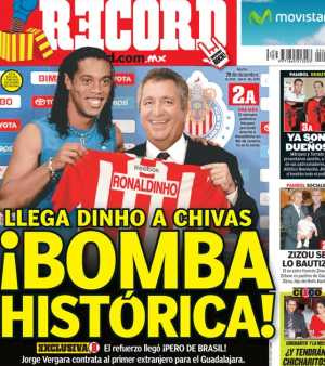 Teve até montagem de foto com Ronaldinho sendo apresentado no Chivas (Foto:Reprodução/Récord.com.mx)