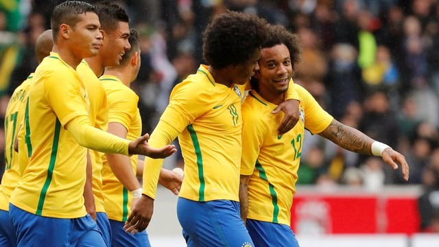 Destaque para o golaço do lateral Marcelo que, de perna direita, mandou uma pancada a mais de 100km/h. (Foto: Agência Reuters)