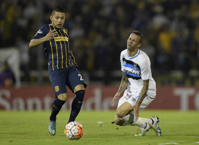 Na noite de ontem, Grêmio perdeu de 3 a 0 para o Rosario Central e foi o terceiro time brasileiro a se despedir da competição. (Foto: Gazeta Esportiva)