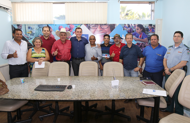 Prefeito se reuniu para ouvir reclamações em relação aos aplicativos de transporte de passageiros. Foto: Divulgação.
