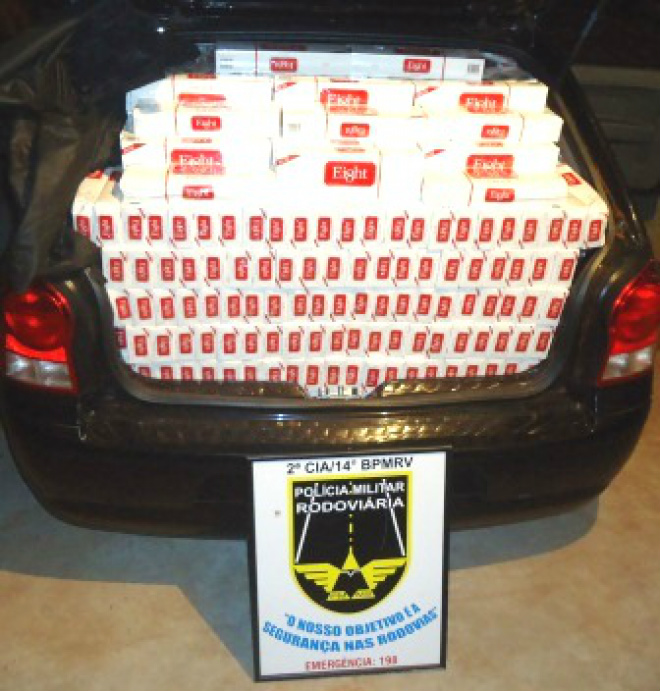 Polícia Militar Rodoviária apreende pacotes de cigarros e mercadorias Os cigarros foram apreendidos junto com mais mercadorias. Tudo seria levado até Araguari-MG.
Foto: PMR