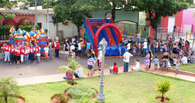 A ação contou com brinquedos e brincadeiras educativas com apoio de profissionais da saúde
Foto: Assessoria de Comunicação