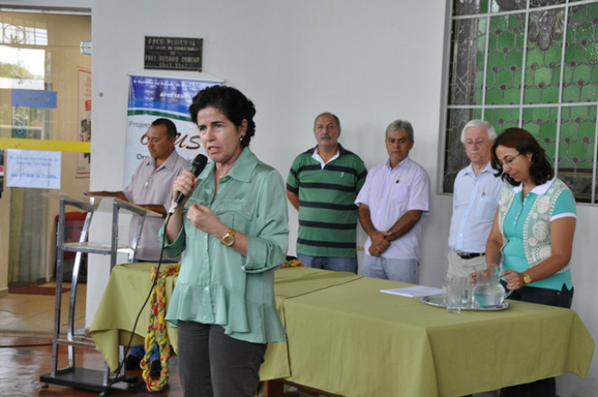 Prefeita Márcia Moura durante posso dos novos servidores.
Foto: Assessoria de Comunicação