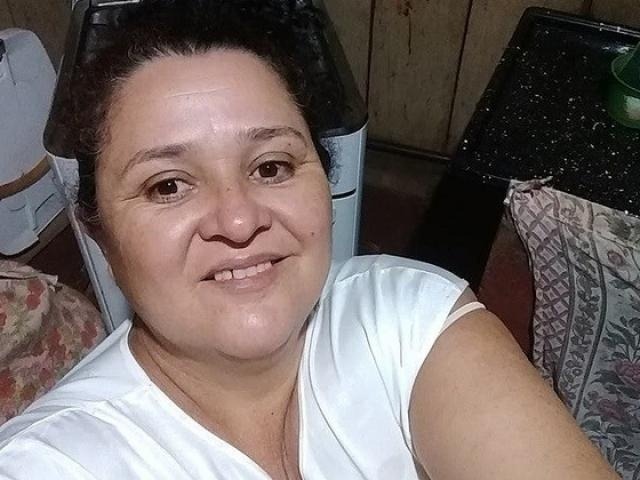 Mulher é morta com tiro no rosto durante discussão com o marido Márcia Lescano, de 41 anos (Foto: Reprodução/ Facebook)