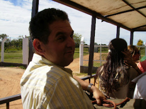 O jornalista Paulo Rocaro passeando no trem 