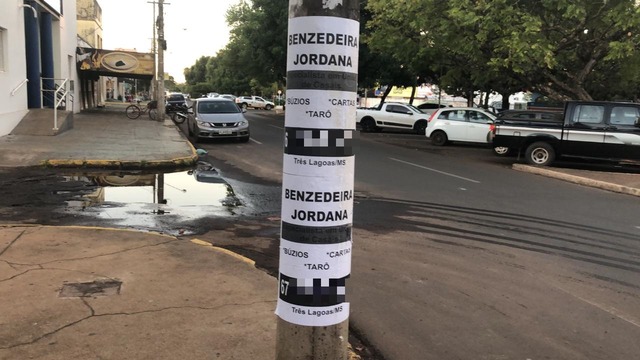 Benzedeira enche os postes de anúncio e será notificada pelo Ministério Público em Três Lagoas Benzedeira será notificada. Será que ela previu isso? Foto: Ricardo Ojeda.