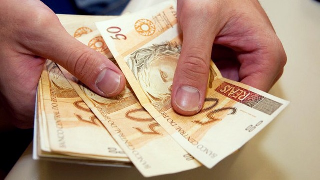 Salário dos servidores está disponível para saque nesta quarta-feira Reprodução
