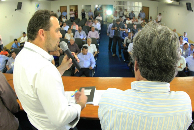 Liderados pelo presidente da Assomasul (Associação dos Municípios de Mato Grosso do Sul), Juvenal Neto (PSDB), os prefeitos participam da XIX Marcha a Brasília em Defensa dos Municípios. (Foto: Assessoria)